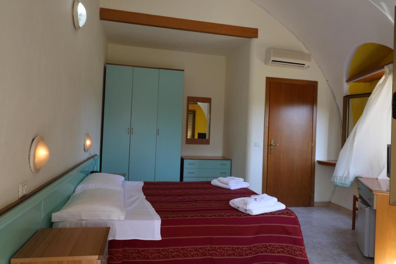 Nirvana Club Village บอตริเชลโล ภายนอก รูปภาพ