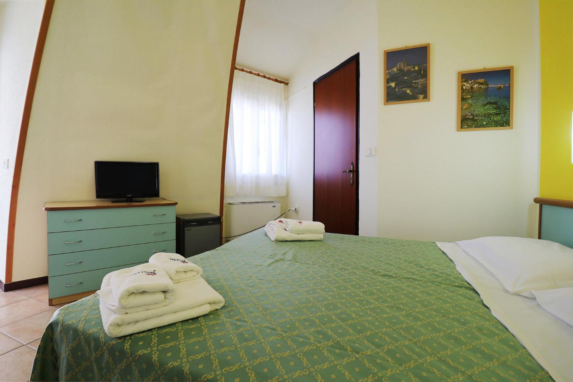 Nirvana Club Village บอตริเชลโล ภายนอก รูปภาพ