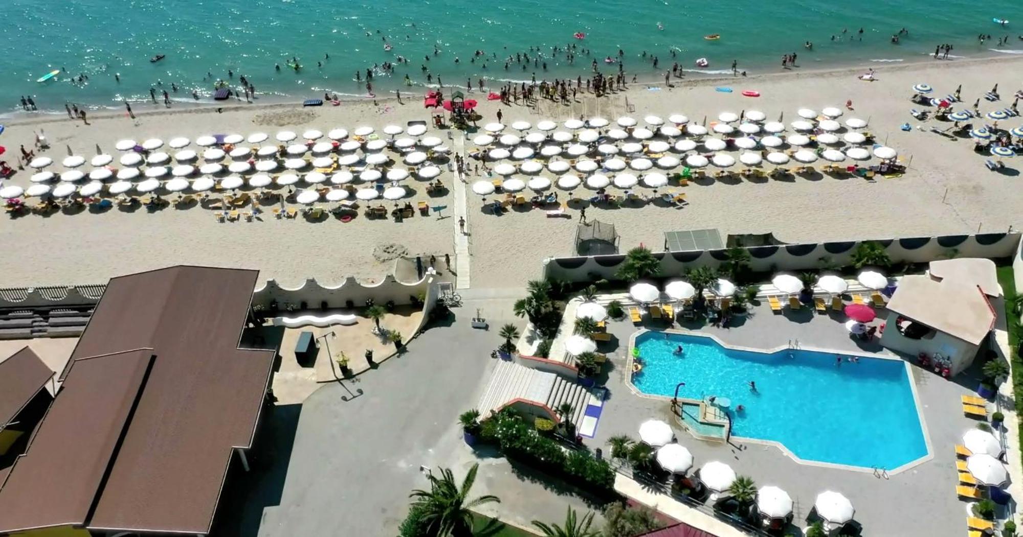 Nirvana Club Village บอตริเชลโล ภายนอก รูปภาพ